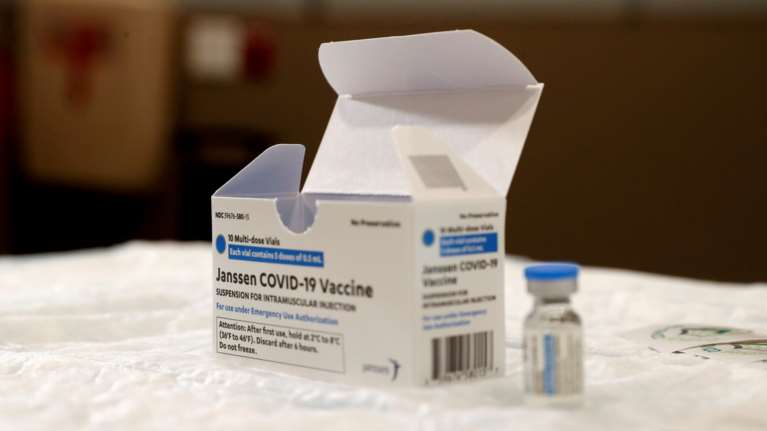 Σκουτέλης για Johnson &amp; Johnson: Λογικά θα ανασταλούν οι εμβολιασμοί στην Ελλάδα