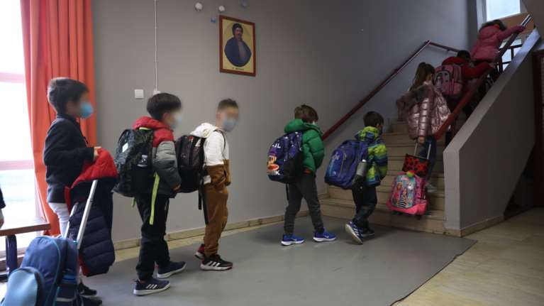 Σχολεία - Πώς επιστρέφουν οι μαθητές στις τάξεις: Όλες οι αλλαγές για self test και μάσκες