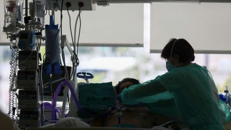 Κορονοϊός: Μειώνονται οι θάνατοι στην Ισπανία - Άρση καραντίνας σε 4 φάσεις ως τέλος Ιουνίου