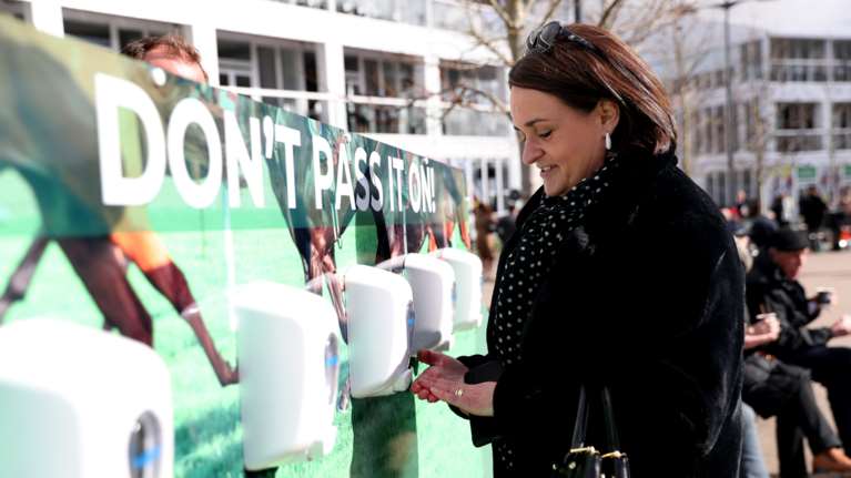 Κορονοϊός και ψυχολογία: Μοναξιά, ψυχαναγκασμοί και... υπερβολικό πλύσιμο χεριών