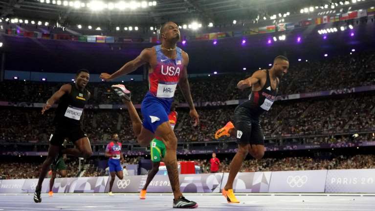 Ολυμπιακοί Αγώνες 2024: Μυθική κούρσα στα 400 μέτρα - Ο Χολ άρπαξε το χρυσό μετάλλιο από τον Σμιθ-Χάντσον στα τελευταία μέτρα [βίντεο]