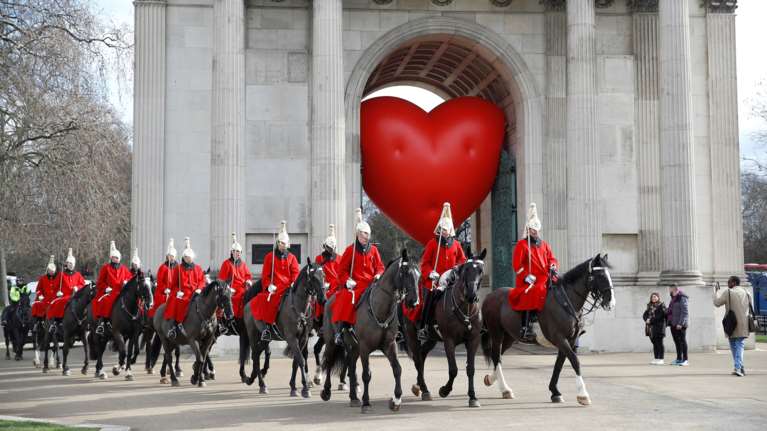 Βρετανία: Πανάκριβος... ο Άγιος Βαλεντίνος - Στο διάσημο εστιατόριο Ritz το μενού &quot;εκτοξεύτηκε&quot; στα 446 ευρώ το άτομο