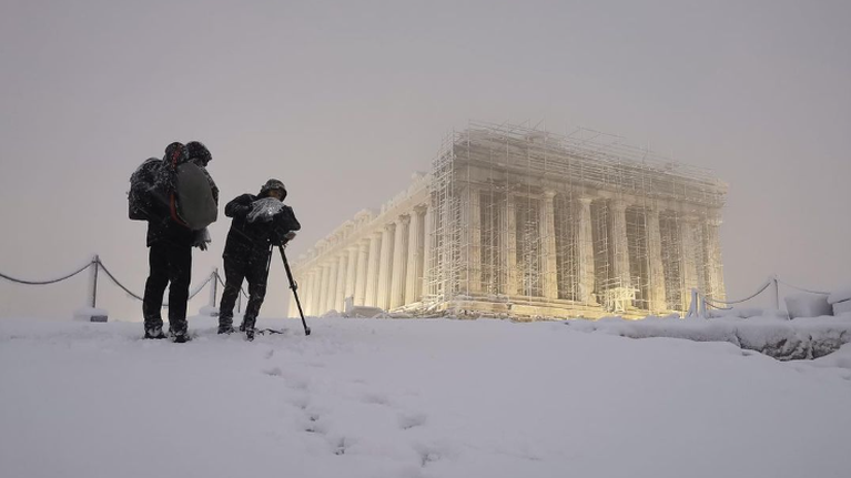 Χιόνια στην Ακρόπολη: Η υπέροχη φωτογραφία του Ιδρύματος Ωνάση που έκλεψε τις εντυπώσεις