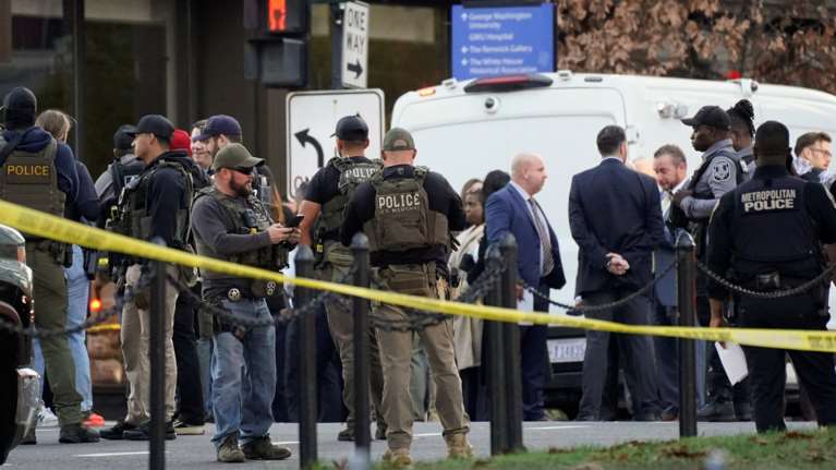 Ουάσινγκτον: Δύο άνδρες της Εθνοφρουράς δέχθηκαν πυροβολισμούς κοντά στον Λευκό Οίκο