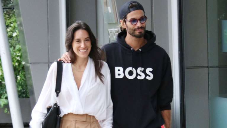 Γιώργος Καράβας - Ραφαέλα Ψαρρού: Βόλτα στα βόρεια προάστια με άψογο look