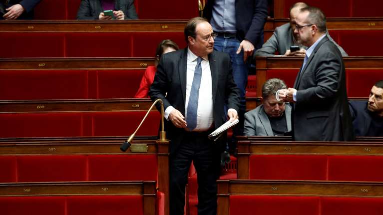 "Η Ευρώπη πρέπει να κάνει τον Τραμπ να πονέσει πολύ": Ο Φρανσουά Ολάντ για την απειλή δασμών