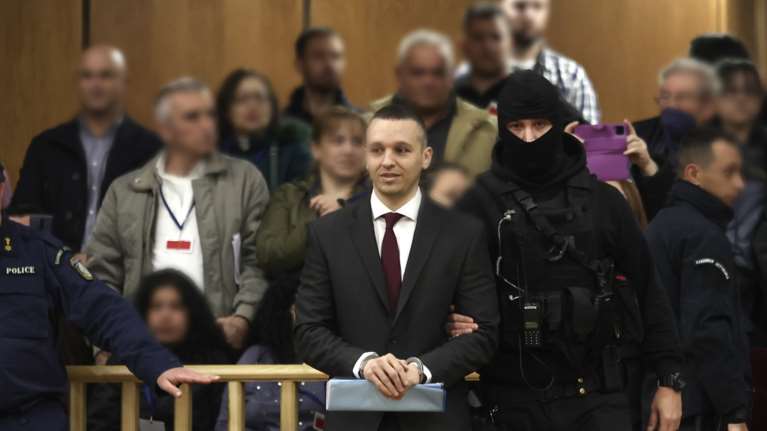 &quot;Δεν έχει κινητό στην κατοχή του&quot; -  Τι απαντά το Υπουργείο Προστασίας του Πολίτη για τις αναρτήσεις Κασιδιάρη