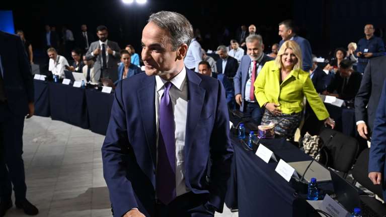 &quot;Φρένο&quot; σε υπερβολικές ελπίδες για τη ΔΕΘ βάζει η κυβέρνηση - Μοιράζει 1,5 δις, ούτε ευρώ παραπάνω