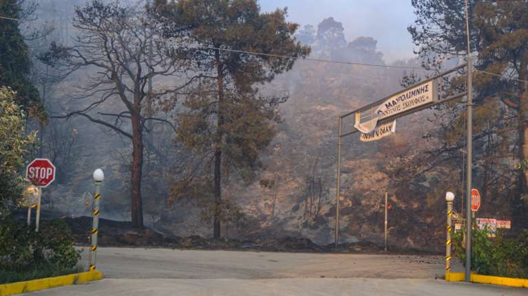Φωτιά στον Σχίνο Κορινθίας: Γιατί οι κάτοικοι δεν έλαβαν ειδοποίηση από το 112