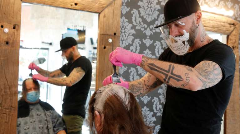 Οδηγίες προστασίας σε νοσοκομεία, κομμωτήρια, κέντρα αισθητικής, μικρά καταστήματα