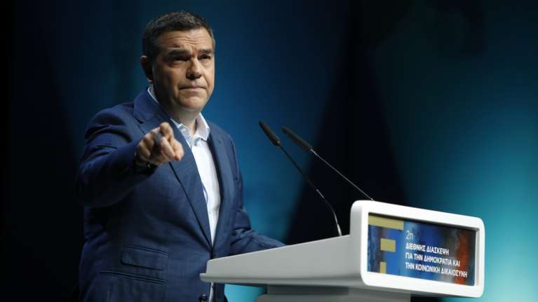Ο Αλέξης Τσίπρας ετοιμάζει την επιστροφή του - Οι πρώτες αψιμαχίες με Μητσοτάκη