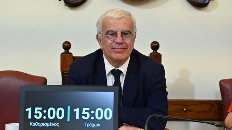 Ο γαλάζιος βουλευτής Σιμόπουλος δεν θεωρεί "αυτομάτως δίκαια" τα αιτήματα των αγροτών και εξηγεί γιατί