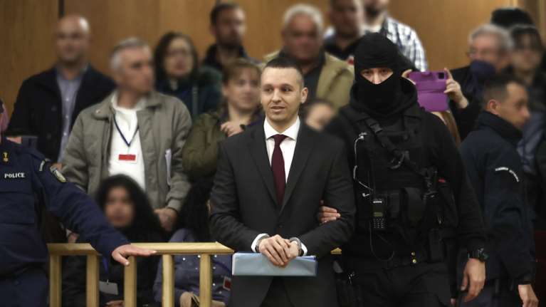 Διαφωνεί η κυβέρνηση με την τροπολογία ΠΑΣΟΚ για μπλόκο στον Κασιδιάρη - Με δική του πρόταση ο ΣΥΡΙΖΑ