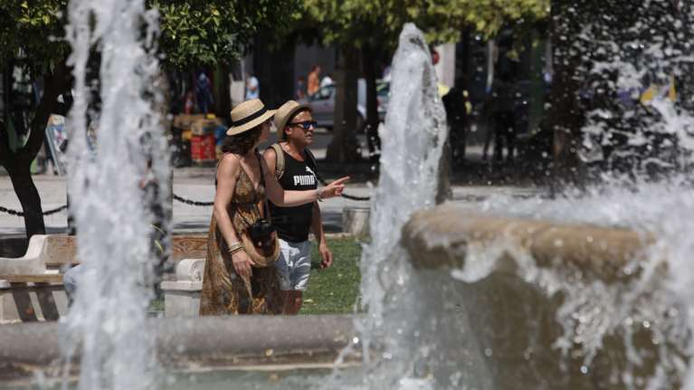 Ερχεται μίνι καύσωνας: Πού θα ξεπεράσει τους 38 βαθμούς ο υδράργυρος - Πόσο θα διαρκέσει το κύμα ζέστης