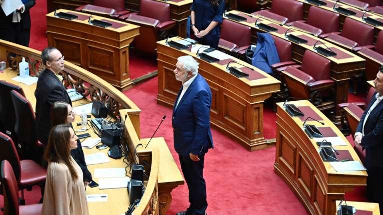 Ορκίστηκε βουλευτής ο Θοδωρής Δρίτσας - Πήρε την έδρα του Τσίπρα και την πάει στη Νέα Αριστερά