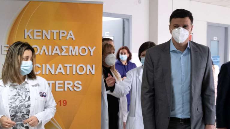 Η απάντηση Κικίλια για το σκάνδαλο στο Μεταξά: Υποχρεωτικά δύο rapid test την εβδομάδα για ανεμβολίαστους υγειονομικούς