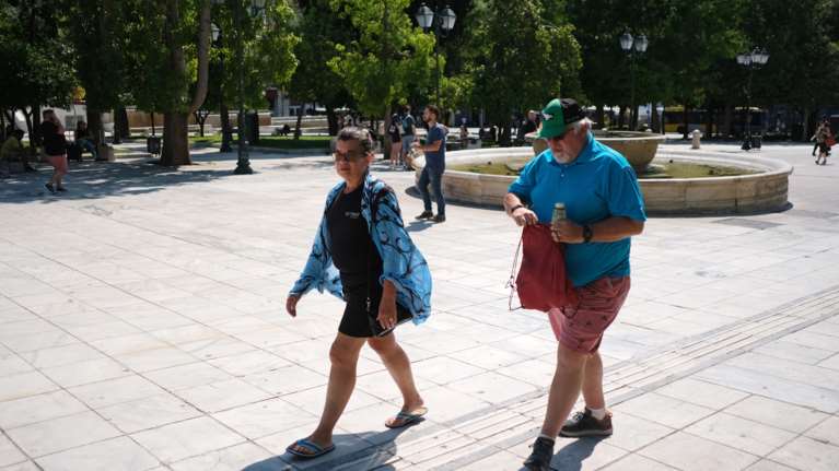 Αίθριος ο καιρός σήμερα: Έως τους 32 βαθμούς η θερμοκρασία - Σε ποιες περιοχές αναμένονται βροχές