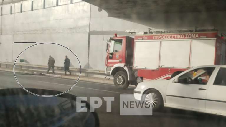 Φωτιά σε IX στην Αττική Οδό: Κλειστή η δεξιά λωρίδα κυκλοφορίας.