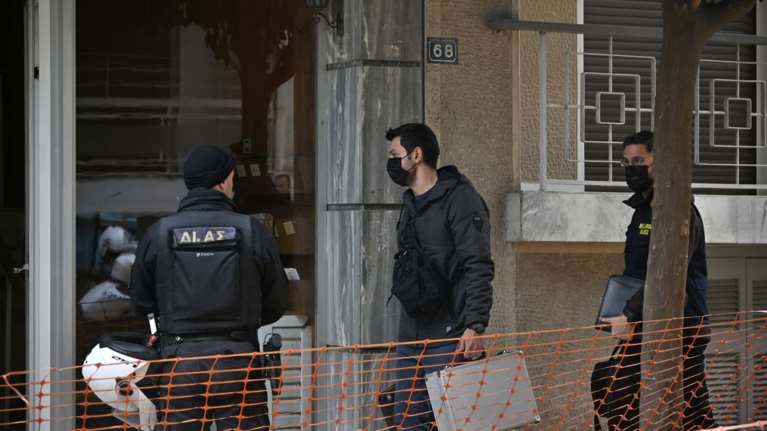 Νέος Κόσμος: &quot;Ήθελα να τη σώσω από το κακό&quot; - Σοκάρει ο 56χρονος μητροκτόνος- Ήταν κλειδωμένος σε διπλανό δωμάτιο