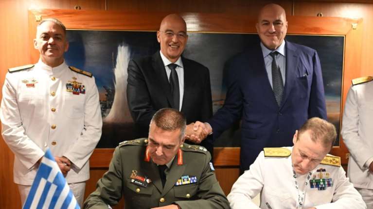Επίσκεψη Δένδια στην Ιταλία: Υπέγραψε μνημόνιο συνεργασίας για 2+2 φρεγάτες [εικόνες]