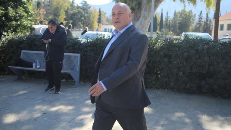 Εξαλλος ο Αχιλλέας Μπέος για την αισχροκέρδεια στα εμφιαλωμένα νερά - &quot;Άθλιοι μαυραγορίτες, πωλούν την εξάδα 5 ευρώ&quot;