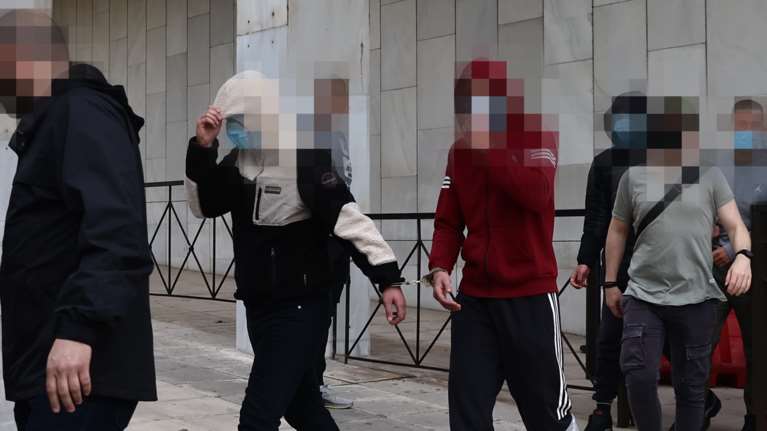 Χούλιγκαν ΑΕ: Πώς οι &quot;μεγάλοι&quot; με τα μεροκάματα έδιναν τις εντολές και οι &quot;μικροί&quot; εκτελούσαν - &quot;Ευθεία βολή και μπαμ&quot;