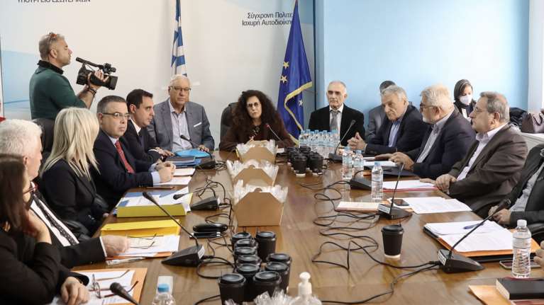 Στον &quot;αέρα&quot; το debate: Δεν τα βρήκαν τα κόμματα στη Διακομματική Επιτροπή - Δύο τηλεμαχίες θέλει ο ΣΥΡΙΖΑ