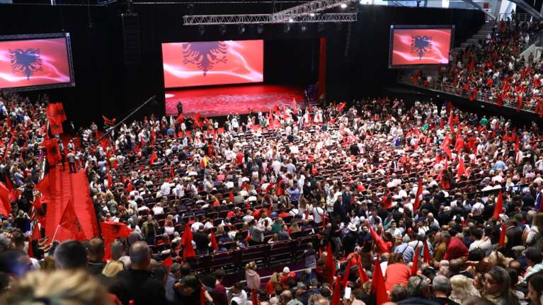 Στην Αθήνα ο Ράμα: Πλήθος κόσμου στο Γαλάτσι για την προεκλογική φιέστα - Δρακόντεια μέτρα ασφαλείας [εικόνες]