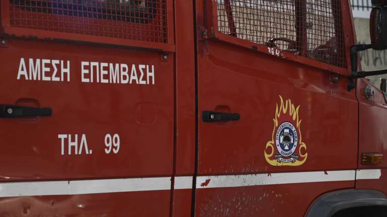 Φωτιά σε διαμέρισμα στη Νέα Σμύρνη - Με αναπνευστικά προβλήματα ένα άτομο