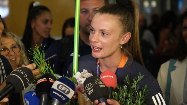 Ελίνα Τζένγκο: Η "χρυσή" πρωταθλήτρια άφησε το ακόντιο και έφτιαξε... παπουτσάκια