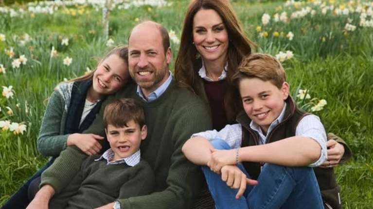 "Οικογενειακή ευτυχία": Η χριστουγεννιάτικη κάρτα του Γουίλιαμ και της Κέιτ