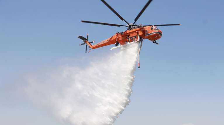 Φωτιά στην Τήνο: Πυρκαγιά στον Άγιο Ρωμανό, σηκώθηκαν 3 εναέρια μέσα