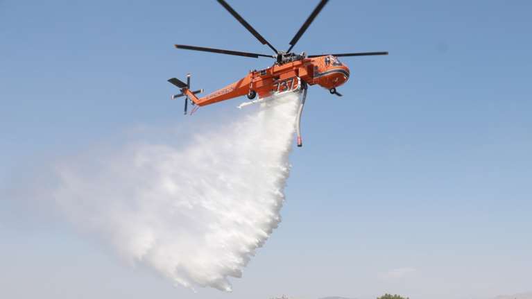 Φωτιά στα Οινόφυτα: Εντολή για διακοπή της ηλεκτροδότησης στην περιοχή