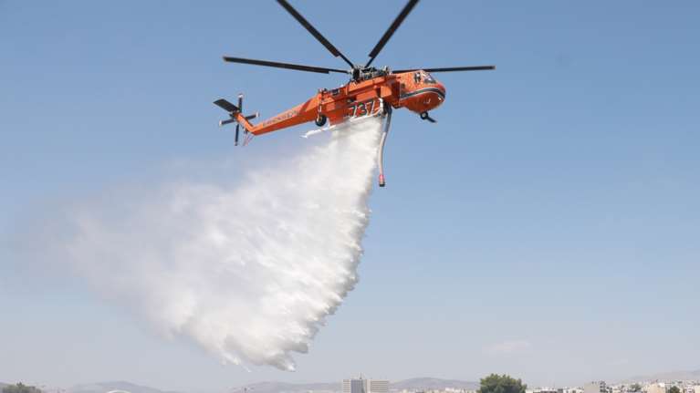 Φωτιά στη Λάρισα: Καίγεται χαμηλή βλάστηση στο Πολυδάμειο