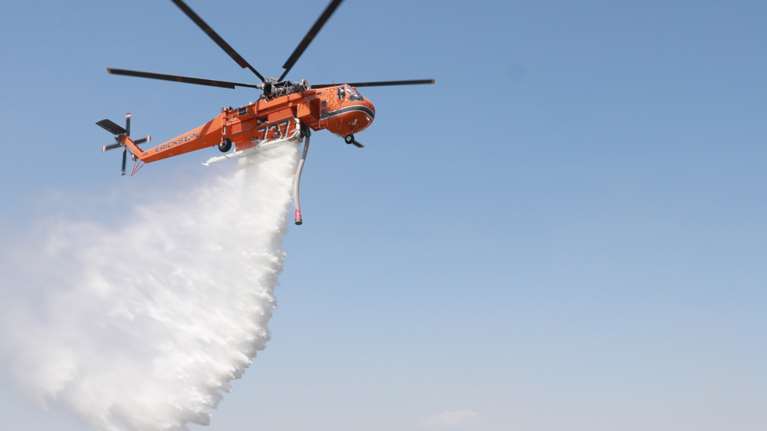 Συναγερμός για φωτιά στη Σταμάτα Αττικής: Επιχειρούν ισχυρές δυνάμεις της Πυροσβεστικής, σηκώθηκαν 4 εναέρια μέσα