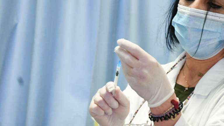 Κορονοϊός - Επίσημο: Εξι δόσεις ανά φιαλίδιο για το εμβόλιο των Pfizer/BioNTech