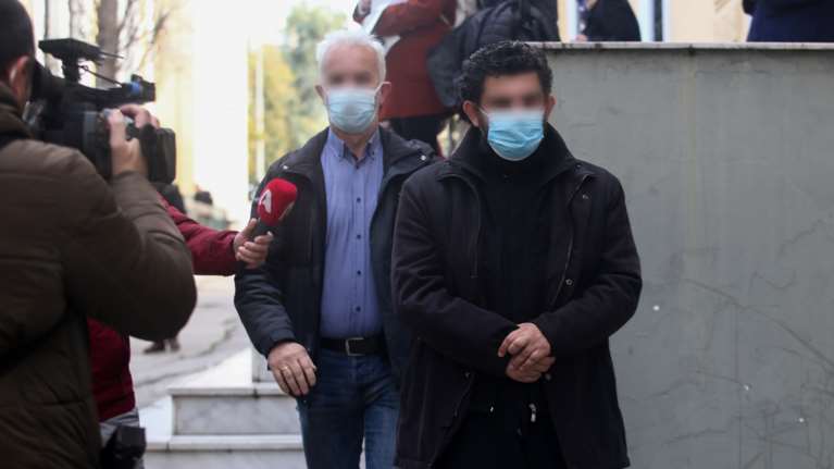 Ο διάβολος με τα ράσα: Βίασε έξι φορές την 17χρονη μέσα στην εκκλησία και στο ΙΧ του - Φρίκη στα Κάτω Πατήσια