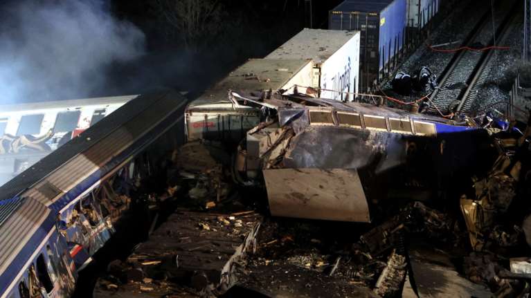 Τέμπη: Γιατί ο Εισαγγελέας αρνούνταν τις τοξικολογικές εξετάσεις στα θύματα και έθεσε στο αρχείο τη μήνυση κατά των ιατροδικαστών