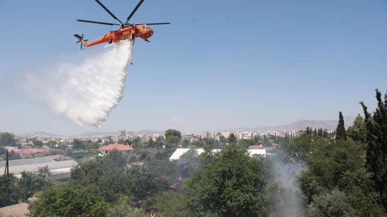 Πυρκαγιά στα Βίλια: Καίει στην περιοχή Άγιος Βασίλειος - Έχουν κινητοποιηθεί 5 εναέρια μέσα