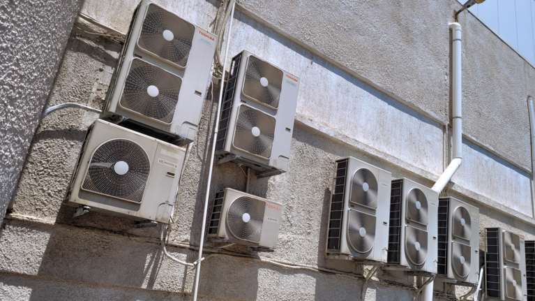 Βουλή: &quot;Πέρασε&quot; η τροπολογία για το πλαφόν κέρδους σε κλιματιστικά, ψυγεία και καταψύκτες