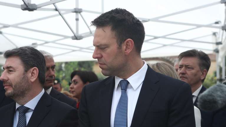 Βγαίνουν τα μαχαίρια σε ΣΥΡΙΖΑ - ΠΑΣΟΚ μετά τις ευρωεκλογές: Στο τραπέζι συζητήσεις για ενιαία &quot;κεντροαριστερά&quot;