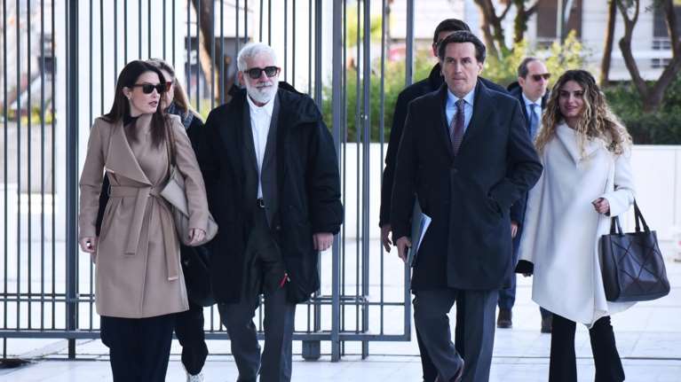 Δίκη Πέτρου Φιλιππίδη: Ένταση ανάμεσα στους δικηγόρους - Μήνυμα με &quot;λαχτάρα&quot; επικαλείται ο Δημητρακόπουλος