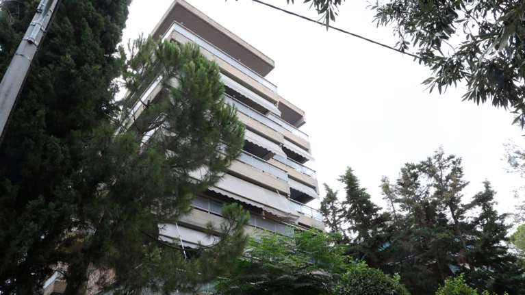 Χολαργός: Συνελήφθη μετά από έφοδο των ΕΚΑΜ ο άνδρας που ταμπουρώθηκε - Πέταξε μολότοφ και τραυμάτισε αστυνομικό