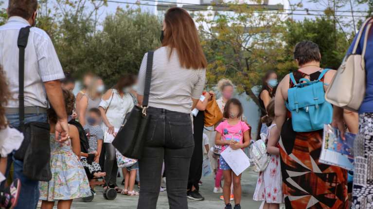 Κρεσέντο παραλογισμού από αντιεμβολιαστές γονείς στην Ηλεία: Μήνυσαν εκπαιδευτικούς για εσχάτη προδοσία και βασανισμό