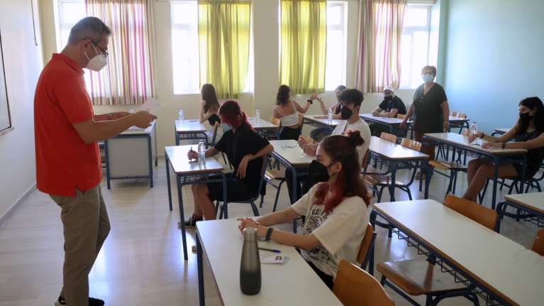 Πανελλήνιες 2022: Αυτές είναι οι απαντήσεις των θεμάτων της Νεοελληνικής Γλώσσας - Τι έπρεπε να προσέξουν οι υποψήφιοι