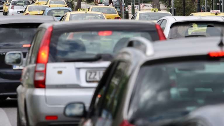 Απίστευτη κίνηση σχεδόν σε όλη την Αθήνα - Τεράστιο μποτιλιάρισμα σε Κηφισίας, Αττική Οδό και κέντρο - Δείτε live