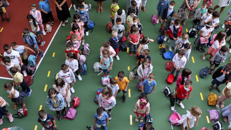 Σχολεία: Πρώτο κουδούνι στις 12 Σεπτεμβρίου με Ολοήμερο και 25.000 διορισμούς - Βάσεις πριν από τις 15 Αυγούστου