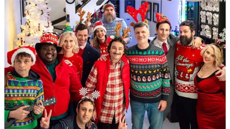 &quot;Τα Νούμερα&quot;: Ο Βασίλης Χαραλαμπόπουλος κάνει ένα τέλειο guest στο πρωτοχρονιάτικο επεισόδιο