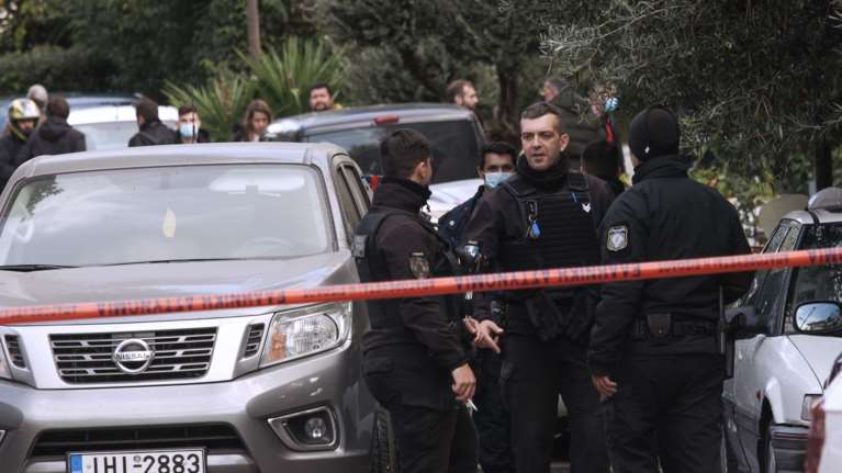 Εγκλημα στη Γλυφάδα: Ο δράστης έδωσε χαριστική βολή στον 66χρονο- Τον πυροβόλησε με αεροβόλο στο κεφάλι