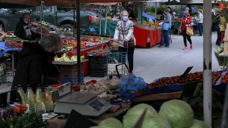 Ποια φρούτα και λαχανικά είναι γεμάτα φυτοφάρμακα - Τι αποκάλυψαν οι έλεγχοι τον Νοέμβριο